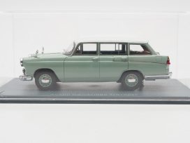 vieille voiture break verte