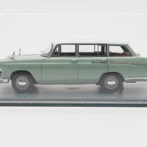 vieille voiture break verte