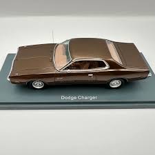 vieille voiture americaine brune