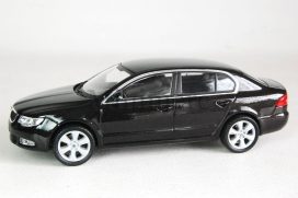 vieille voiture berline noir