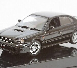 vieille voiture berline noire