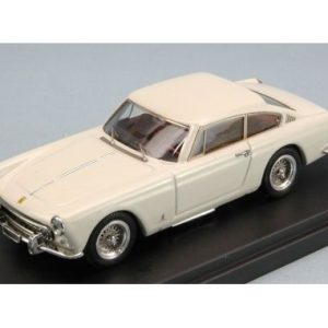 vieille voiture de sport coupe italienne blanche