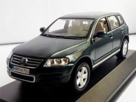 vieille voiture jeep verte