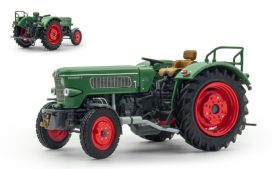 vieux tracteur agricole vert