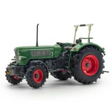vieux tracteur agricole vert