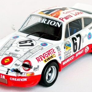 vieille voiture de course rouge et blanche