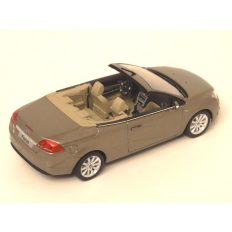 vieille voiture cabriolet grise