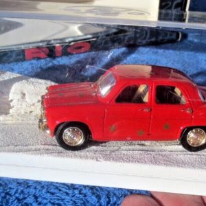 vieille voiture italienne rouge