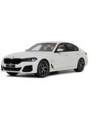 voiture de sport allemande berline blanche