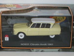 vieille voiture française beige