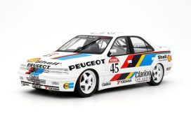 vieille voiture de course berline française