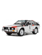 vieille voiture de rallye blanche