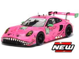 voiture de course allemande rose