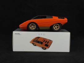 voiture de decoration orange