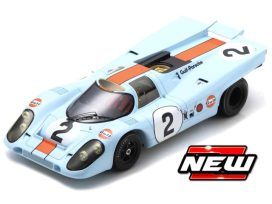 vieille voiture de course bleu