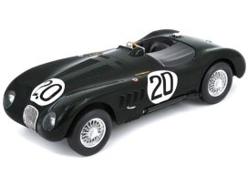 vieille voiture de course verte