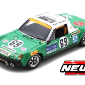 vieille voiture de course verte