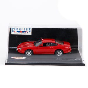 vieille voiture anglaise coupe rouge