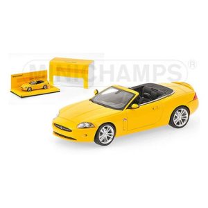 vieille voiture cabriolet jaune