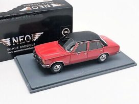 vieille voiture allemande rouge avec toit noir