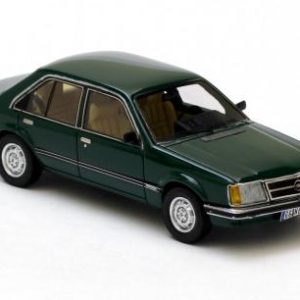 vieille voiture allemande 4 portes verte