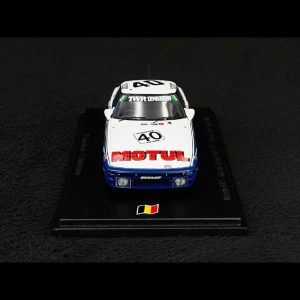 vieille voiture de course bleu et blanche