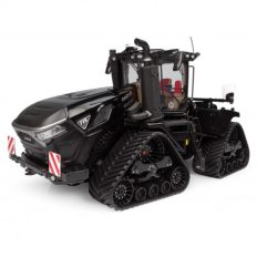 gros tracteur agricole noir