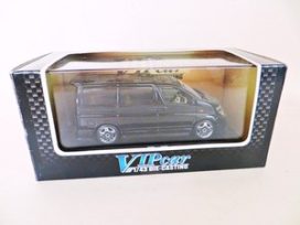 vieille camionnette noire