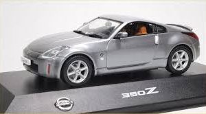 voiture de sport coupe grise