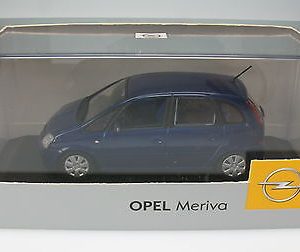 vieille petite voiture allemande bleu