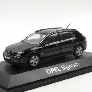 vieille voiture break noire