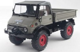 vieux tracteur agricole gris