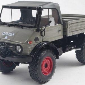 vieux tracteur agricole gris