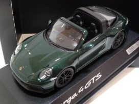 voiture de sport cabriolet verte