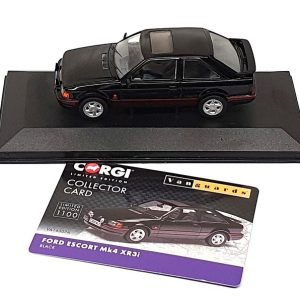 vieille voiture de sport noire