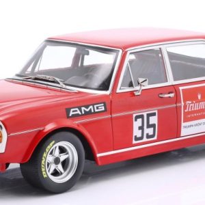 vieille voiture de course rouge