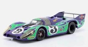 vieille voiture de course allemande mauve et verte