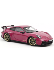 voiture de sport allemande rose