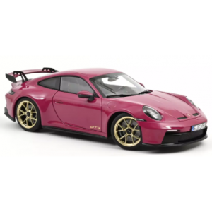 voiture de sport allemande rose