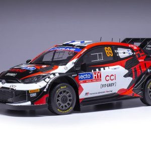 voiture de rallye blanche et rouge