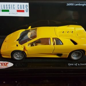 voiture de sport coupe jaune italienne