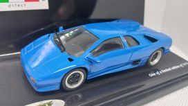 vieille voiture de sport coupe bleu