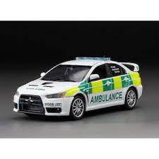 voiture ambulance anglaise blanche et verte
