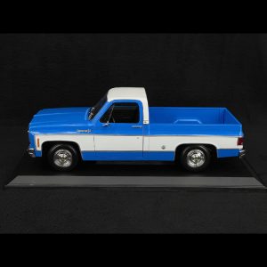 vieille voiture pick up bleu et blanc