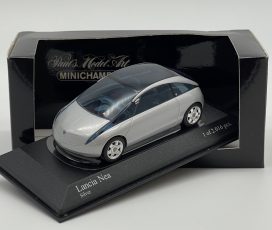 voiture concept italienne grise