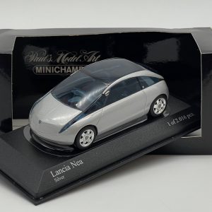 voiture concept italienne grise