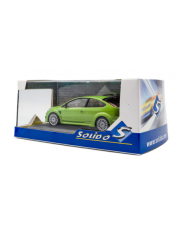 vieille voiture de sport vert