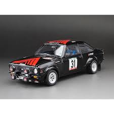 vieille voiture de rallye noire