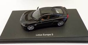 vieille petite voiture de sport coupe noire