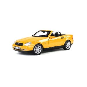 vieille voiture cabriolet jaune